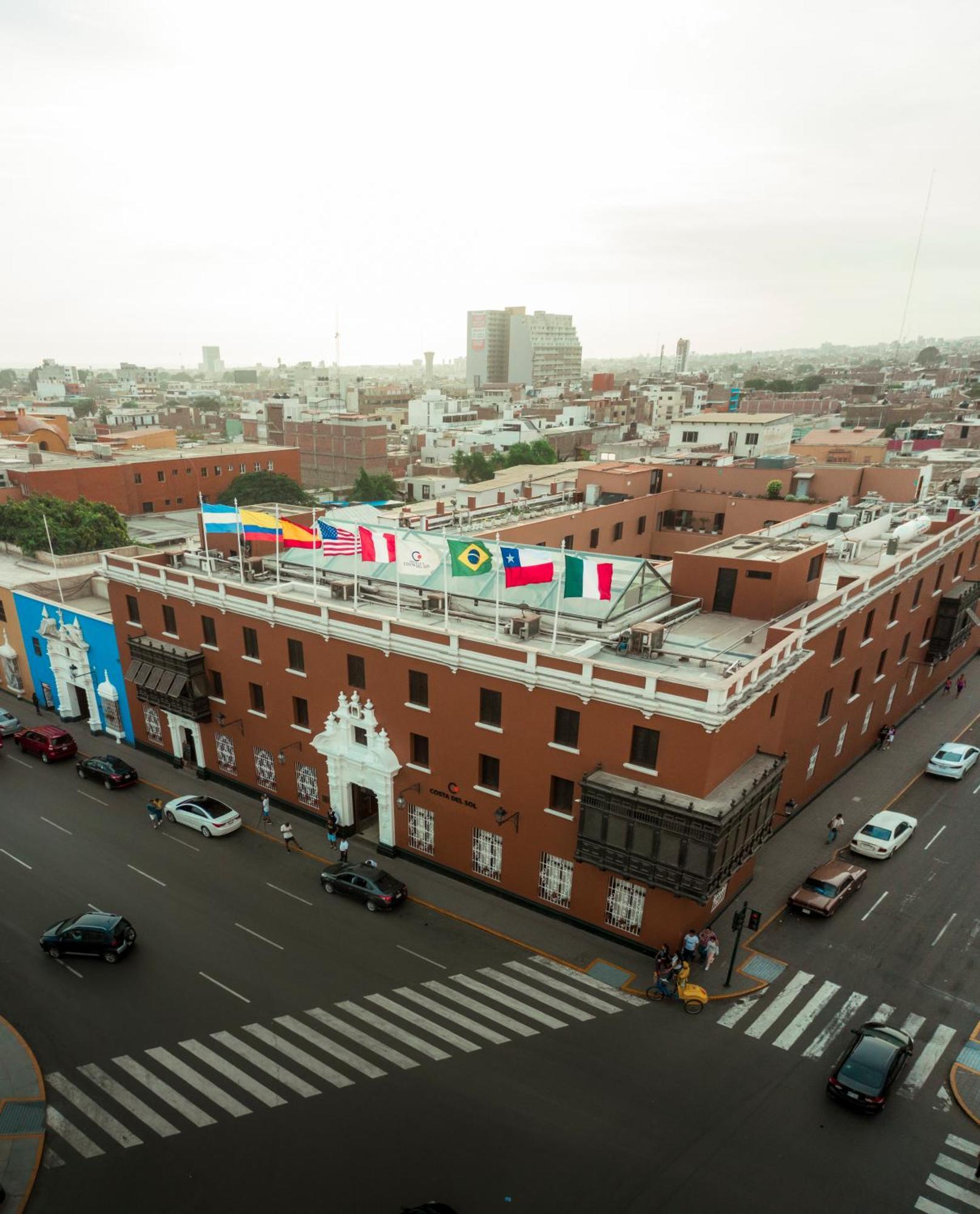 Costa Del Sol Trujillo Centro Hotel Exterior photo