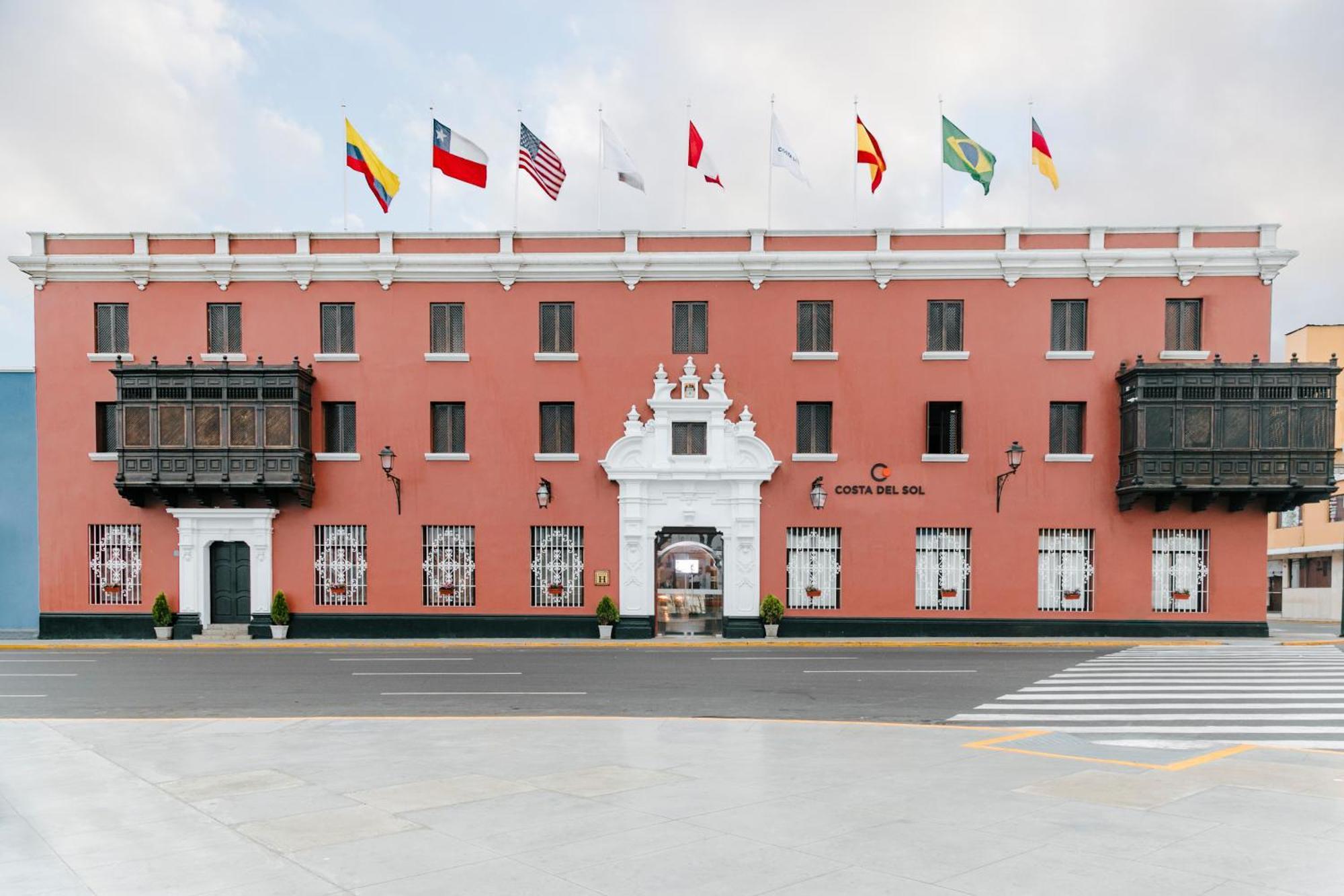 Costa Del Sol Trujillo Centro Hotel Exterior photo