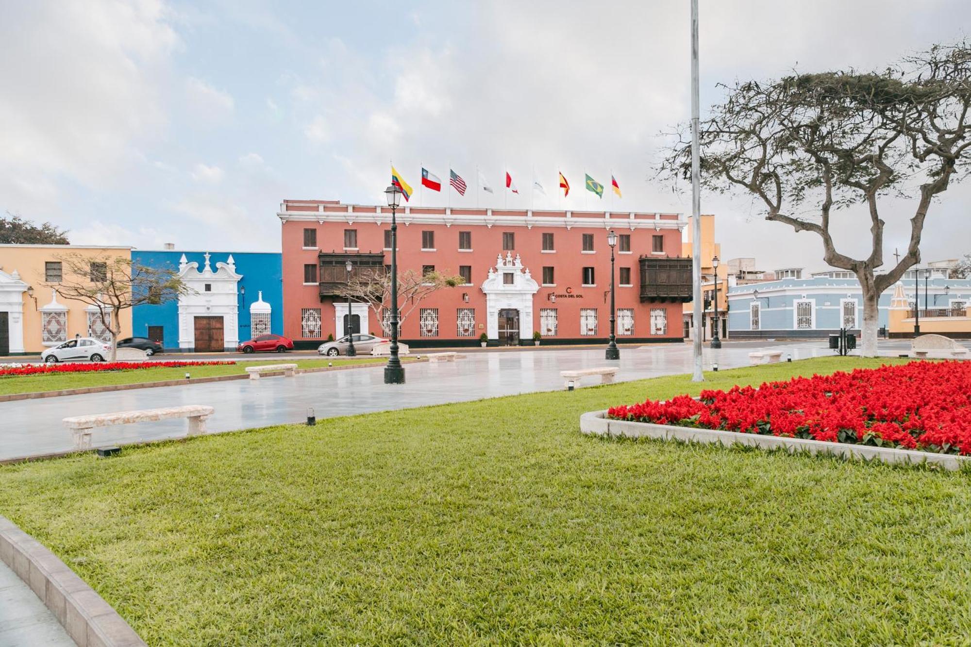Costa Del Sol Trujillo Centro Hotel Exterior photo