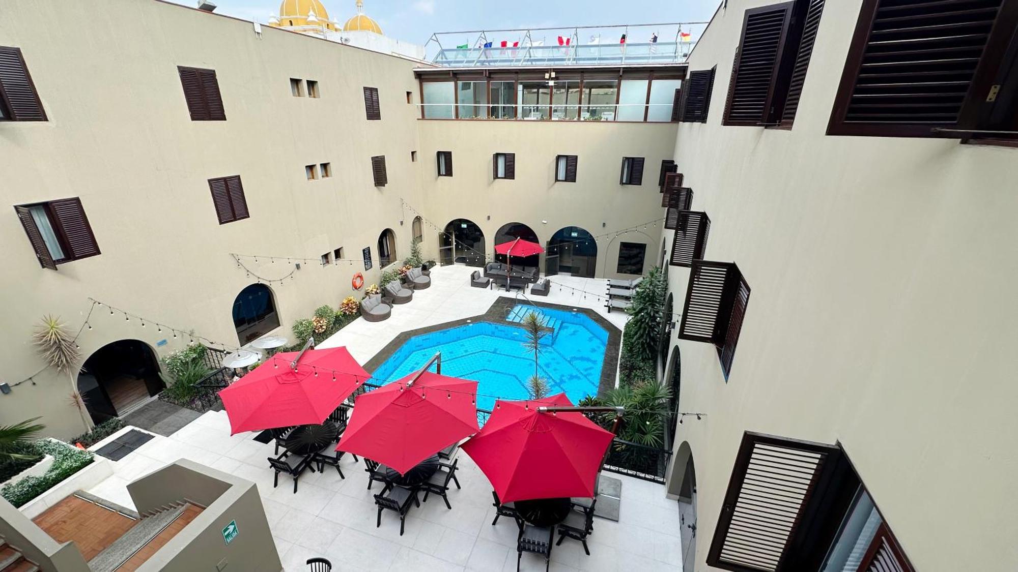 Costa Del Sol Trujillo Centro Hotel Exterior photo
