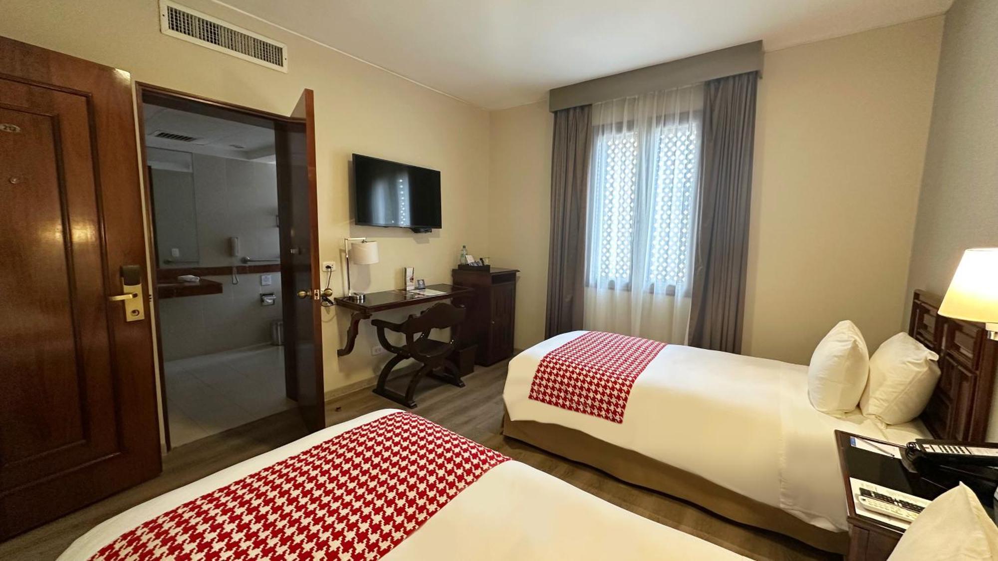 Costa Del Sol Trujillo Centro Hotel Exterior photo